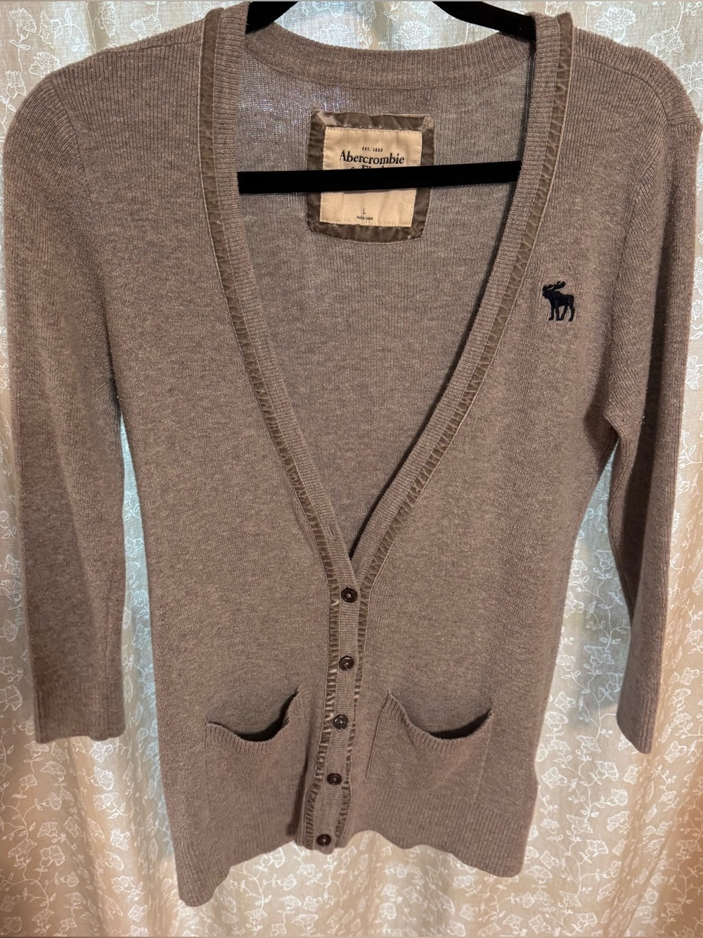 VTG Abercrombie & Fitch Velvet Trim Cardigan L Gray Moose Logo Y2K Coquette